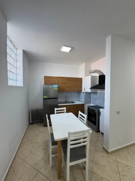 Tirane, jepet me qera apartament 1+1 Kati 3, 64 m² 550 € (RRUGA E ELBASANIT)