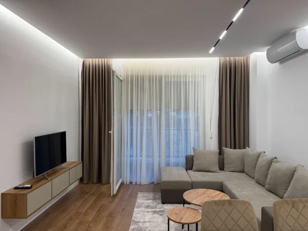 Tirane, jepet me qera apartament 1+1 , 65 m² 500 € (Univers City)