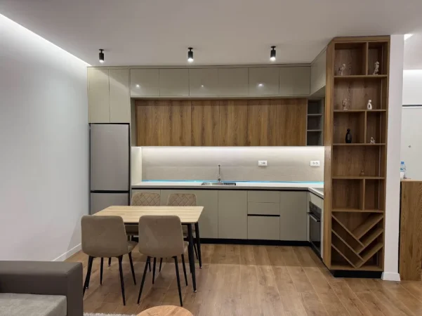 Tirane, jepet me qera apartament 1+1 , 65 m² 500 € (Univers City)