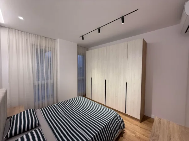 Tirane, jepet me qera apartament 1+1 , 65 m² 500 € (Univers City)