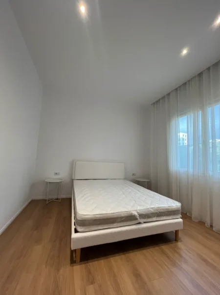 Tirane, jepet me qera apartament 1+1+Ballkon Kati 1, 72 m² 450 € (Tregu Elektrik i Ri, Ali Dem)