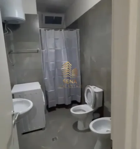 Tirane, jepet me qera apartament 1+1 Kati 1, 82 m² 500 € (5 Maji)