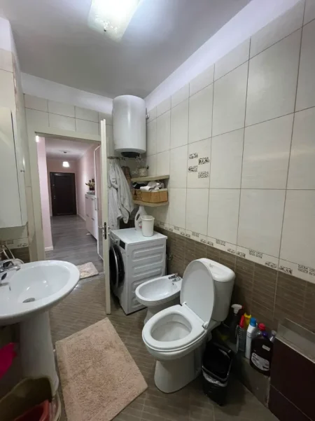 Tirane, jepet me qera apartament 2+1 , 110 m² 550 € (Astir)