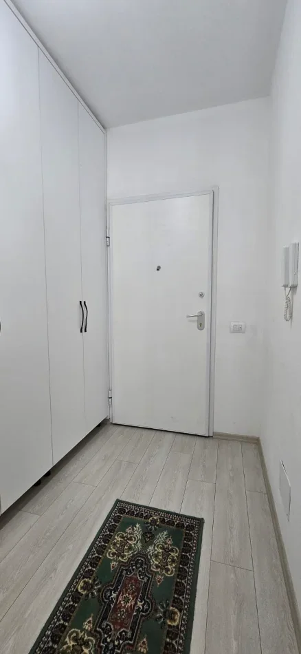Tirane, jepet me qera apartament 3+1+Ballkon Kati 5, 120 m² 600 € (Kinostudio, prane Policise Rrugore)