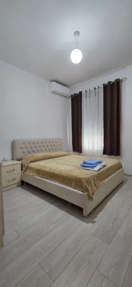 Tirane, jepet me qera apartament 3+1+Ballkon Kati 5, 120 m² 600 € (Kinostudio, prane Policise Rrugore)
