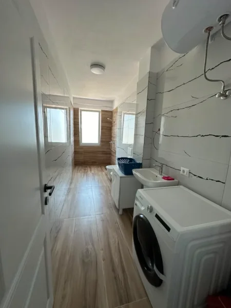 Tirane, jepet me qera apartament 2+1+Ballkon Kati 2, 101 m² 550 € (Fresk rruga "Dalip Topi" Rezidenca "Platea")
