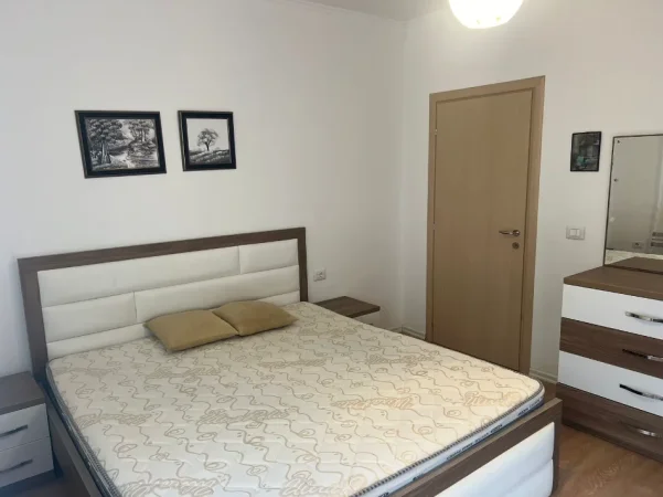 Tirane, jepet me qera apartament 3+1 Kati 1, 120 m² 600 € (Kodra e Diellit, prane Kopshtit Sirena)