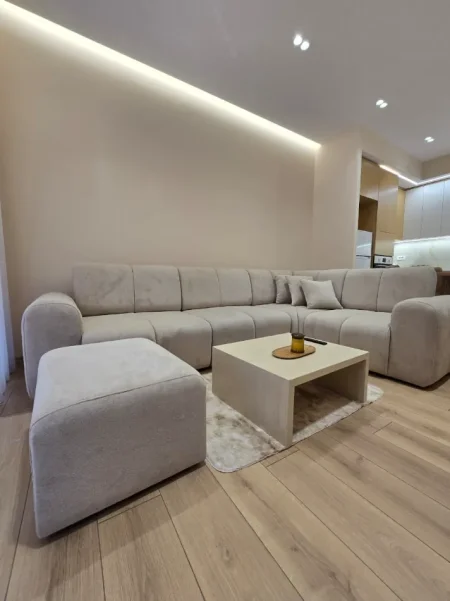 Tirane, jepet me qera apartament 2+1 , 110 m² 900 € (DON BOSKO)