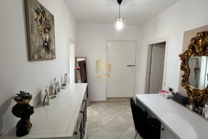 Tirane, shitet apartament 1+1+Ballkon Kati 6, 60 m² 95.000 € (Laprake)
