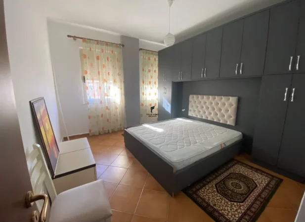 Tirane, jepet me qera apartament 1+1 Kati 2, 65 m² 600 € (KOMUNA E PARISIT)