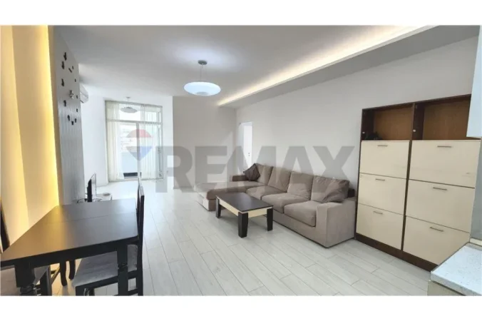 Tirane, jepet me qera apartament 2+1+Ballkon Kati 5, 100 m² 650 € (Shkolla Baletit)
