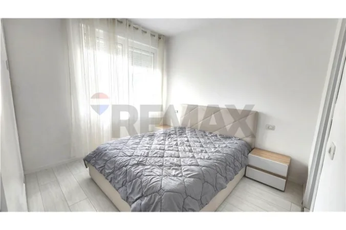 Tirane, jepet me qera apartament 2+1+Ballkon Kati 5, 100 m² 650 € (Shkolla Baletit)