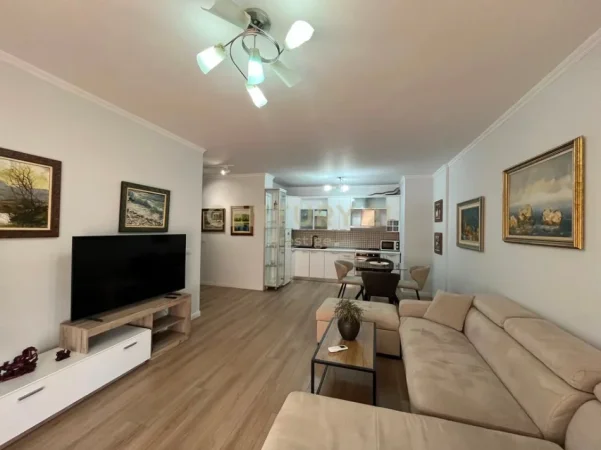 Tirane, jepet me qera apartament 1+1+Ballkon Kati 6, 85 m² 700 € 