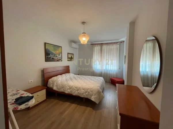 Tirane, jepet me qera apartament 1+1+Ballkon Kati 6, 85 m² 700 € 