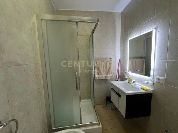 Tirane, jepet me qera apartament 1+1+Ballkon Kati 6, 85 m² 700 € 