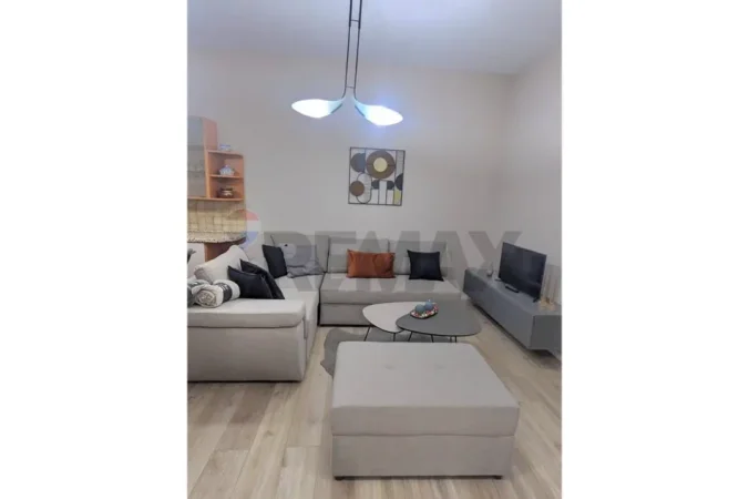Tirane, jepet me qera apartament 3+1+Ballkon , 650 € (Bajram Curri)