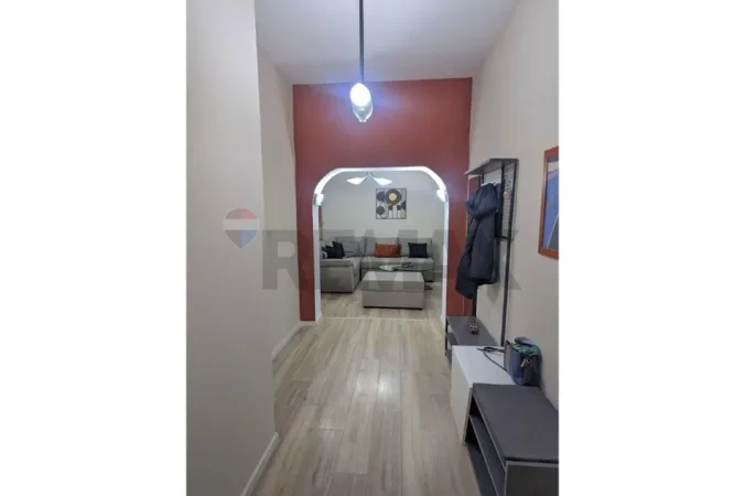 Tirane, jepet me qera apartament 3+1+Ballkon , 650 € (Bajram Curri)