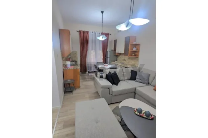 Tirane, jepet me qera apartament 3+1+Ballkon , 650 € (Bajram Curri)
