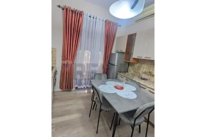 Tirane, jepet me qera apartament 3+1+Ballkon , 650 € (Bajram Curri)