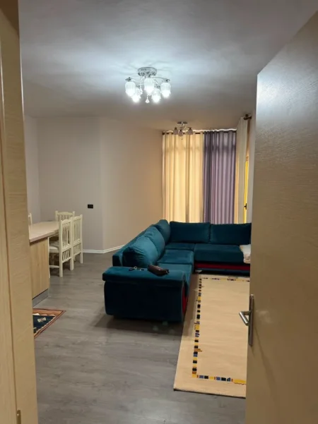 Tirane, jepet me qera apartament 3+1+Ballkon , 650 € (Bajram Curri)