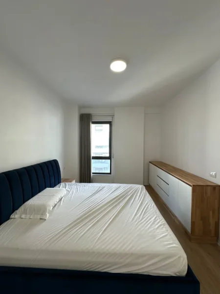 Tirane, jepet me qera apartament 3+1 , 186 m² 1.000 € (Porcelan)