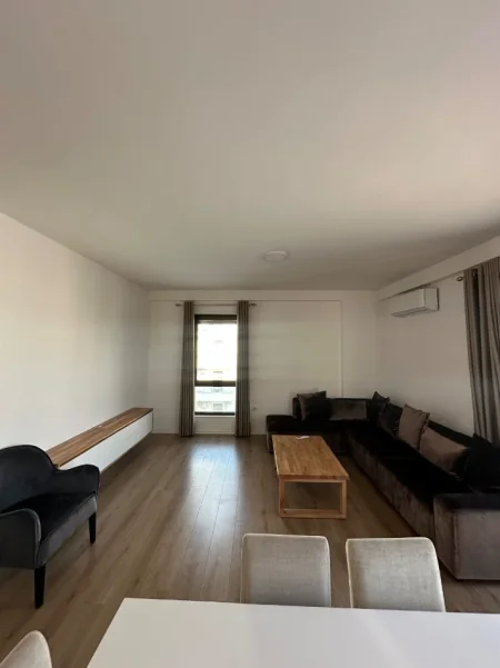 Tirane, jepet me qera apartament 3+1 , 186 m² 1.000 € (Porcelan)