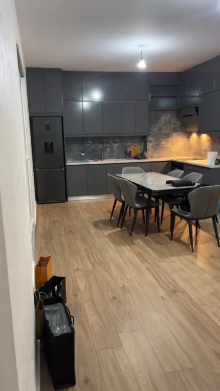 Tirane, shitet apartament 1+1+Ballkon Kati 4, 77 m² 118.000 € (Gjimnazi Isa Boletini)