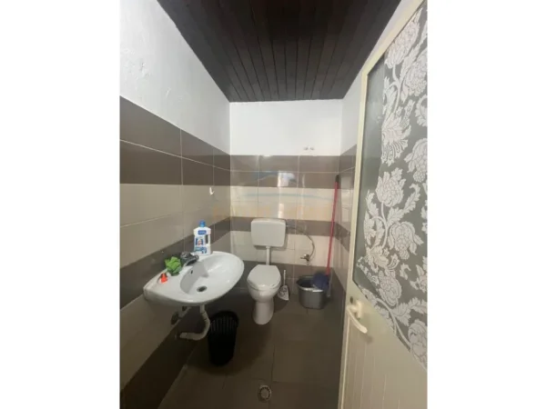 Durres, jepet me qera ambjent biznesi Kati 0, 46 m² 620 € 