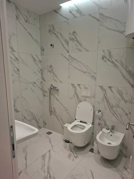 Tirane, jepet me qera 2+1+Ballkon Kati 3, 116 m² 1.000 €
