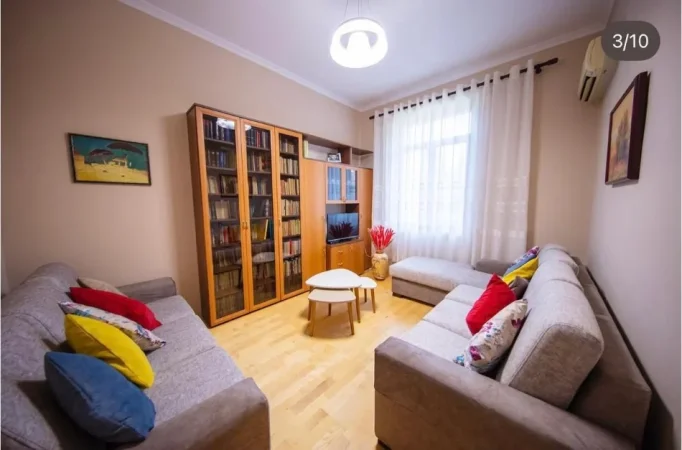 Tirane, jepet me qera apartament 1+1+Aneks+Ballkon Kati 2, 66 m² 62.000 € 
