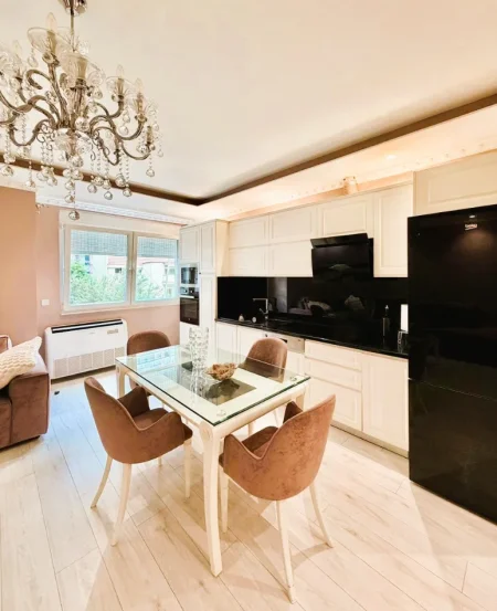 Tirane, shitet apartament 3+1+Aneks+Ballkon Kati 4, 121 m² 320.000 € (Rruga Medar Shtylla)