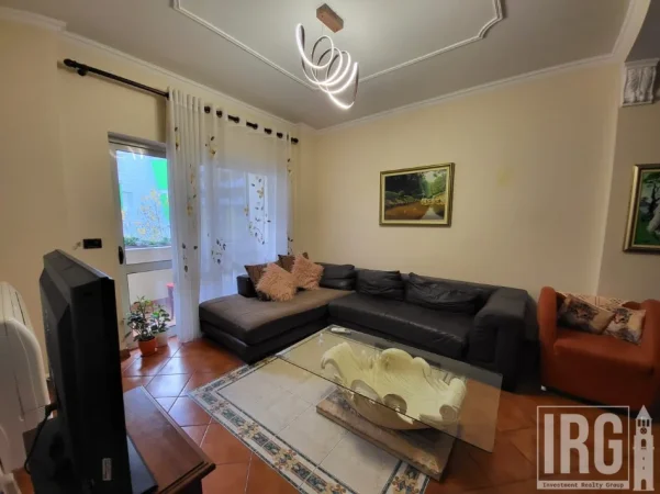 Tirane, jepet me qera apartament 2+1+Aneks+Ballkon Kati 7, 120 m² 800 € (rruga e elbasanit)