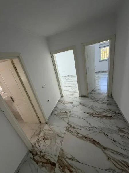 Tirane, jepet me qera zyre , 58 m² 500 € 