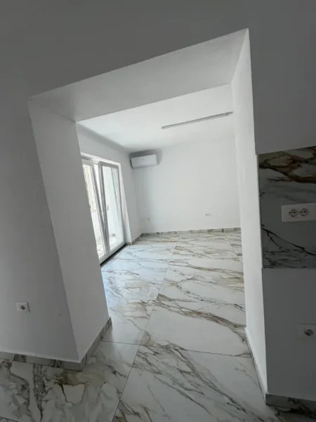 Tirane, jepet me qera zyre , 58 m² 500 € 