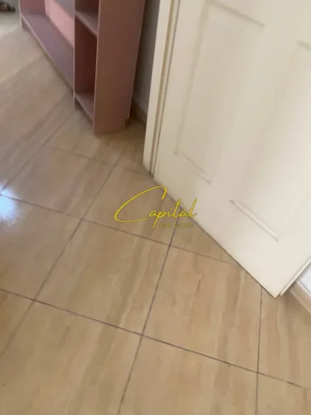 Tirane, jepet me qera ambjent biznesi Kati 3, 93 m² 700 € (BLV ZHAN D'ARK)