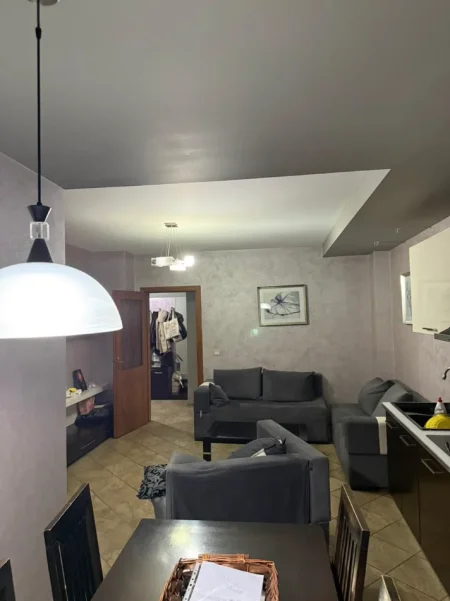 Tirane, jepet me qera apartament 2+1 Kati 5, 74 m² 600 € (21 DHJETORI)