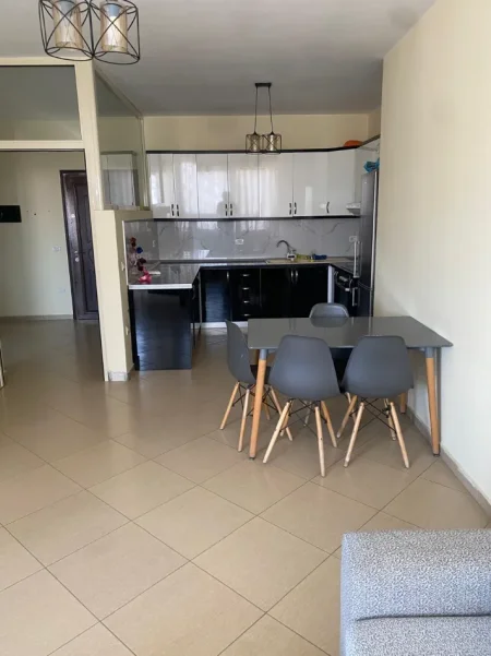 Tirane, jepet me qera apartament 2+1 Kati 8, 80 m² 450 € (rruga teodor keko)