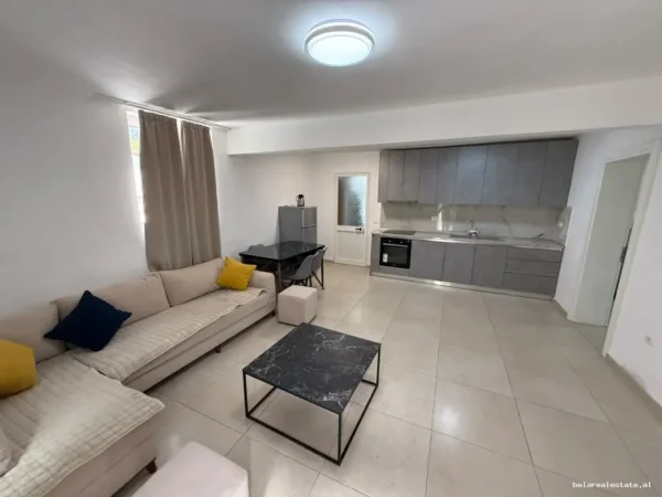 Tirane, jepet me qera Vile 2+1 Kati 2, 135 m² 885 € (blloku, rruga ibrahim rugova)