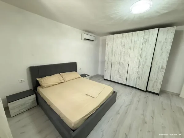 Tirane, jepet me qera Vile 2+1 Kati 2, 135 m² 885 € (blloku, rruga ibrahim rugova)