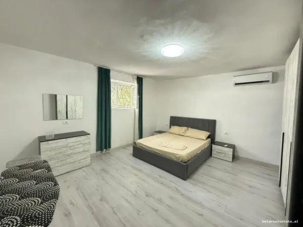 Tirane, jepet me qera Vile 2+1 Kati 2, 135 m² 885 € (blloku, rruga ibrahim rugova)