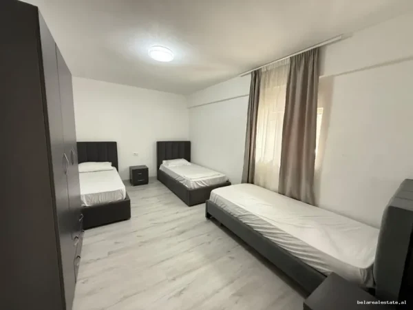 Tirane, jepet me qera Vile 2+1 Kati 2, 135 m² 885 € (blloku, rruga ibrahim rugova)