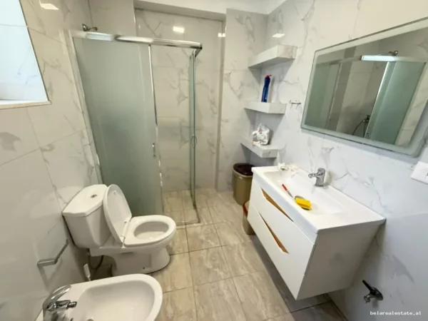 Tirane, jepet me qera Vile 2+1 Kati 2, 135 m² 885 € (blloku, rruga ibrahim rugova)