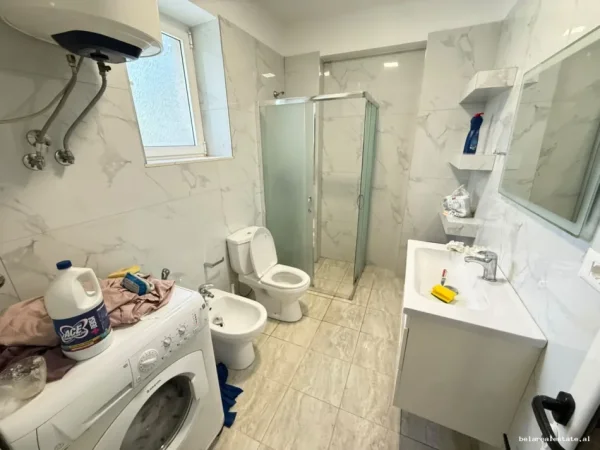 Tirane, jepet me qera Vile 2+1 Kati 2, 135 m² 885 € (blloku, rruga ibrahim rugova)