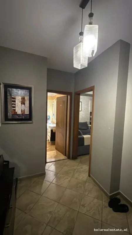 Tirane, jepet me qera apartament 2+1 Kati 5, 80 m² 600 € (Rruga e kavajes)