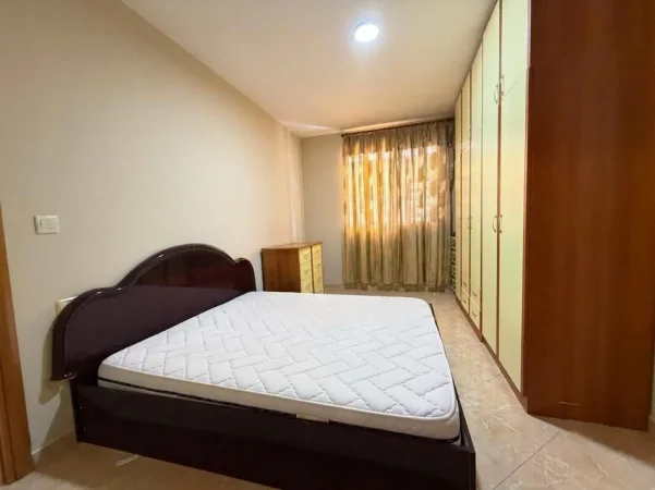 Tirane, jepet me qera apartament 1+1+Ballkon Kati 5, 67 m² 500 € (pranë QSUT (Spitalet) !)