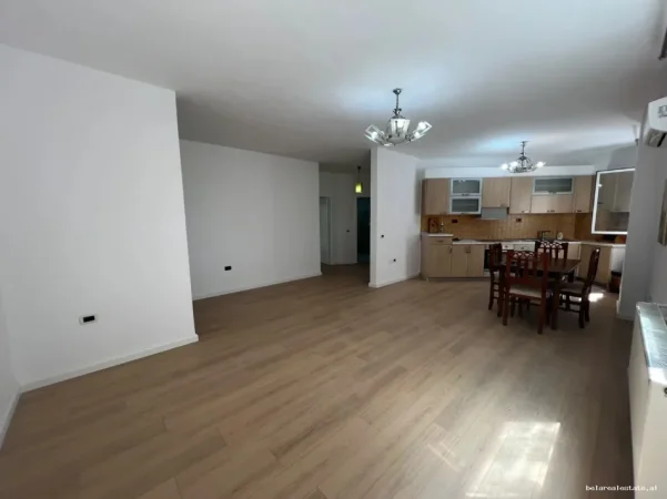 Tirane, jepet me qera zyre Kati 2, 120 m² 940 € (Rruga Lidhja e Prizerenit)