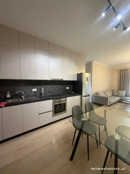 Tirane, jepet me qera apartament 1+1+Ballkon Kati 4, 76 m² 600 € (rruga 5 maji)