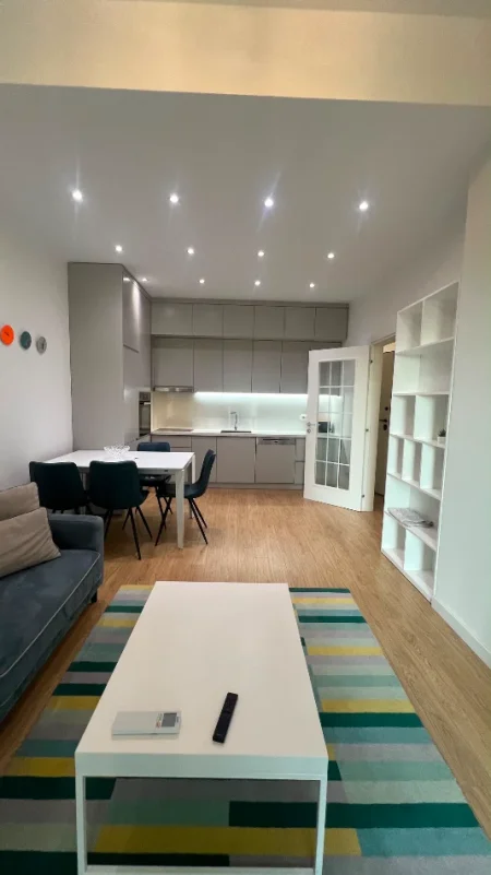 Tirane, jepet me qera apartament 1+1 , 70 m² 550 € 