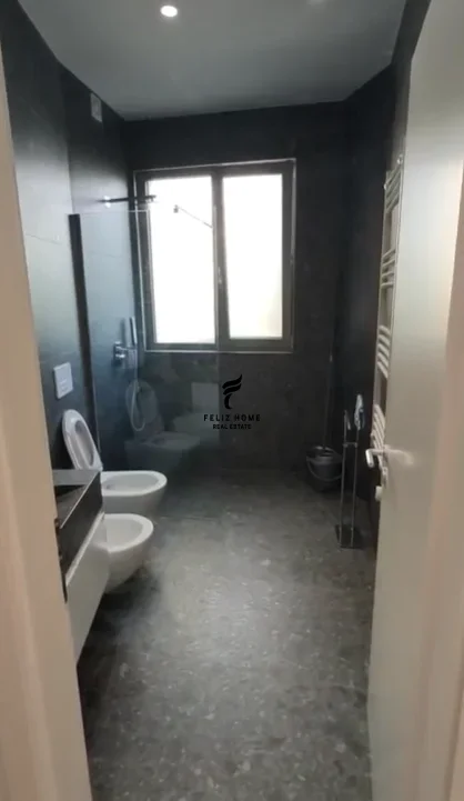 Tirane, jepet me qera apartament 3+1 Kati 0, 100 m² 1.800 € (LIQENI I THATE)