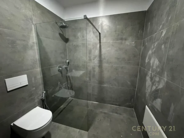 Tirane, jepet me qera apartament 2+1 Kati 4, 98 m² 900 € (tregu elektrik)